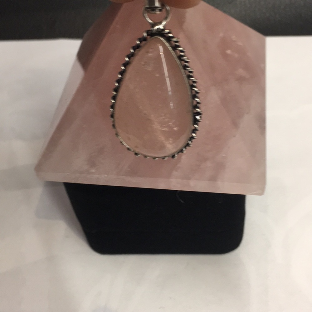 Rose 🌹 quartz necklace new necklace